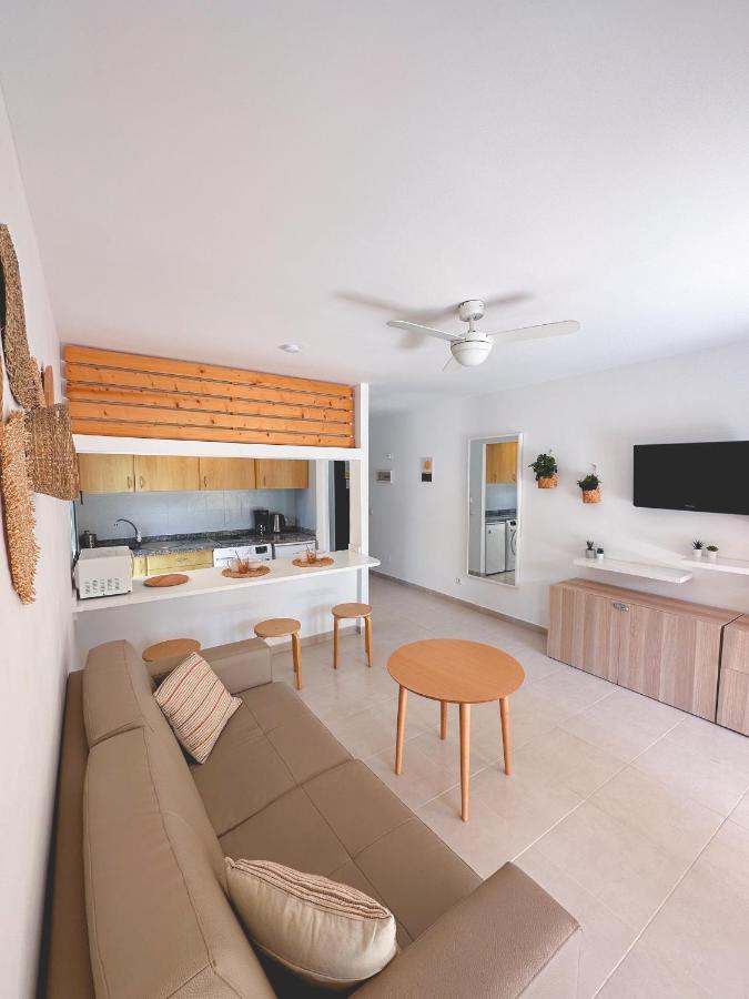 Seaside Apartment Corralejo : A Cozy Holiday Home In A Peaceful Well Located Green Complex エクステリア 写真