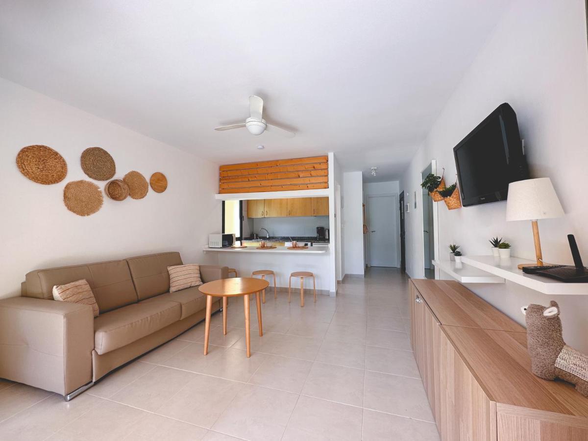 Seaside Apartment Corralejo : A Cozy Holiday Home In A Peaceful Well Located Green Complex エクステリア 写真